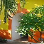 Hotel Medio Mundo