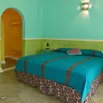 Hotel Medio Mundo