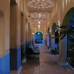 Hotel Medio Mundo