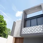 Townhouse totalmente equipado a 13 minutos del centro y cerca de sumercados, centros de convenciones y plazas comerciales