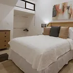 Casa Ubicada En El Corazon De Merida, Ac Y Piscina!