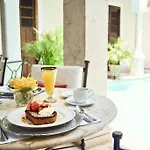Casa Lecanda Boutique Hotel