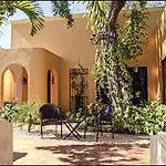 Ochenta Y Dos Bed & Breakfast & Spa