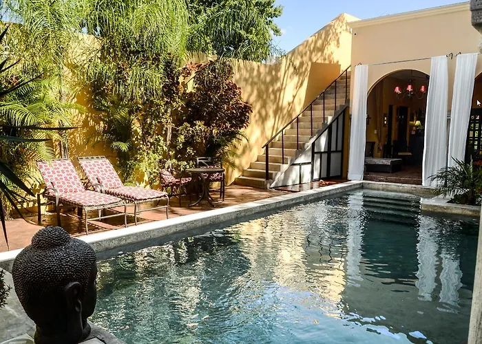 Ochenta Y Dos Bed & Breakfast & Spa