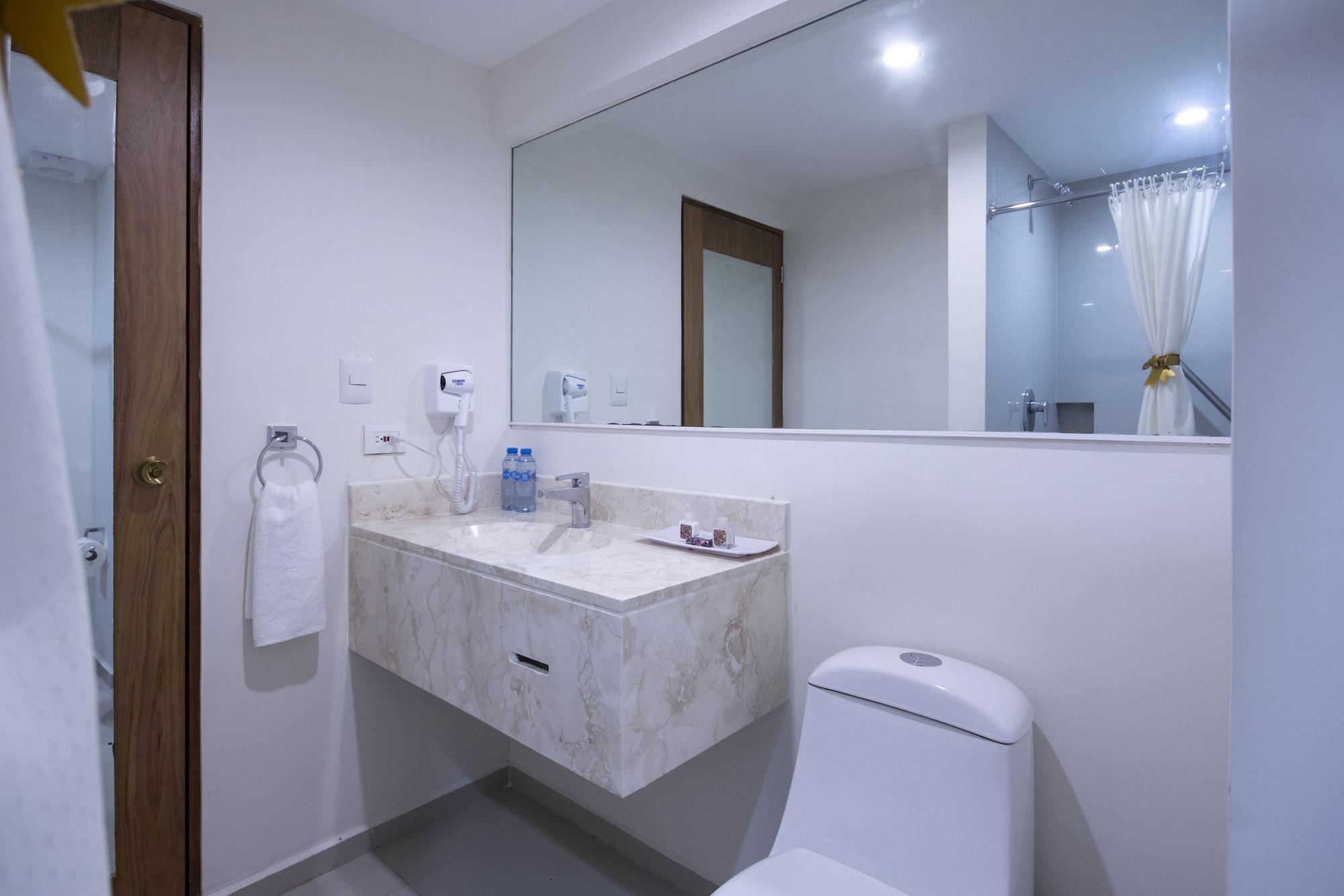 Mision Express Altabrisa Hotel 3*