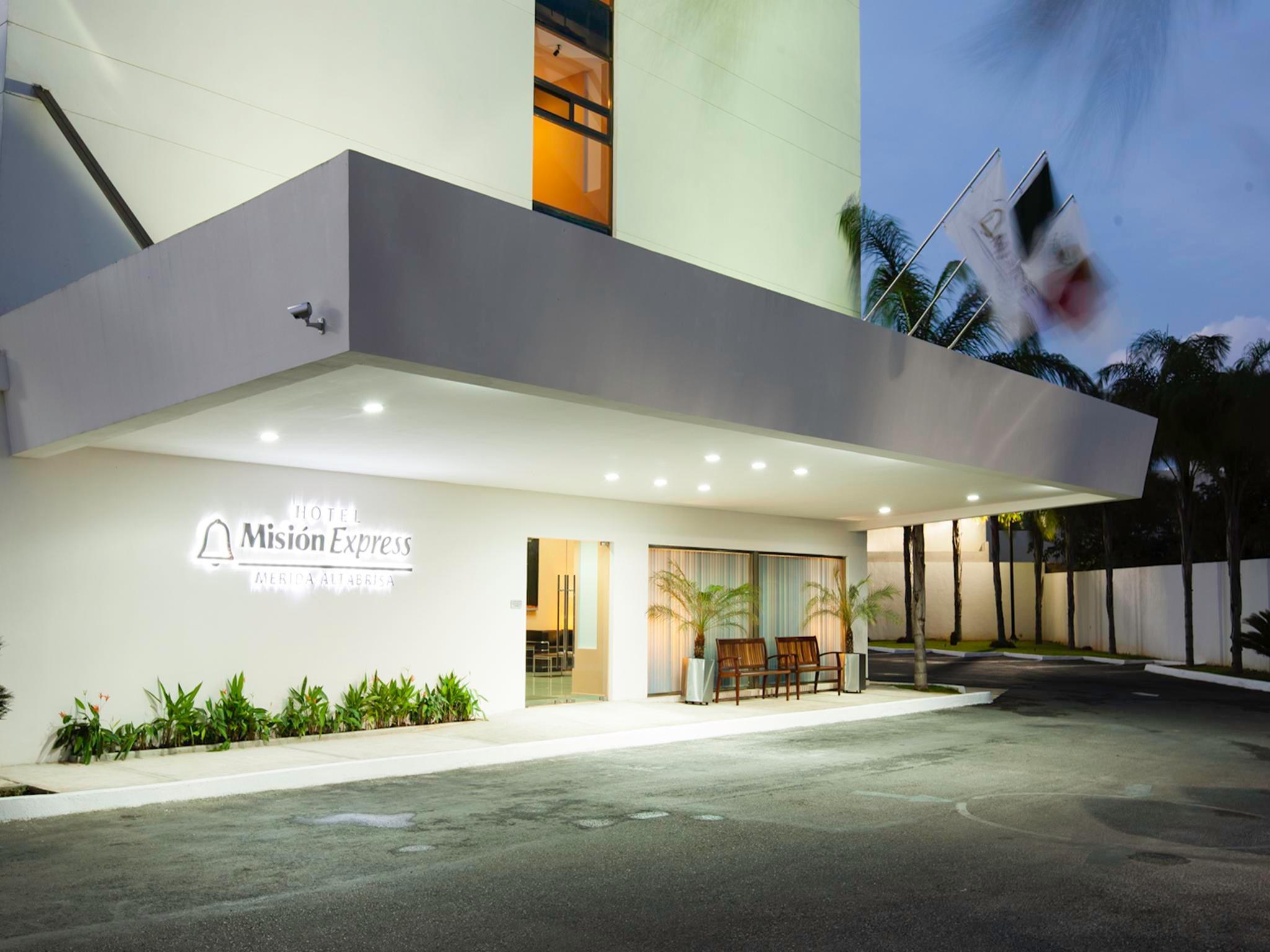 Mision Express Altabrisa Hotel 3*