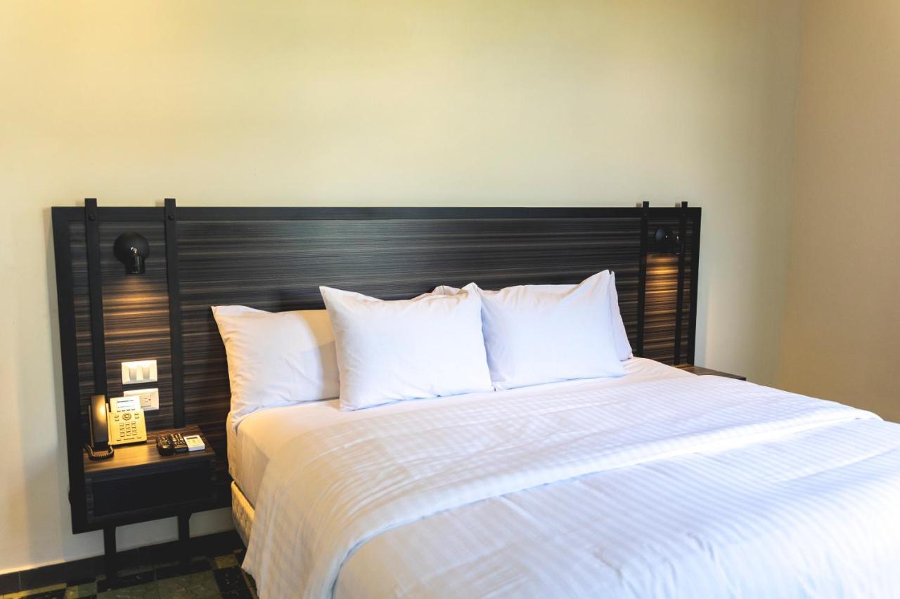 Hotel La Nacional By Kavia 3*