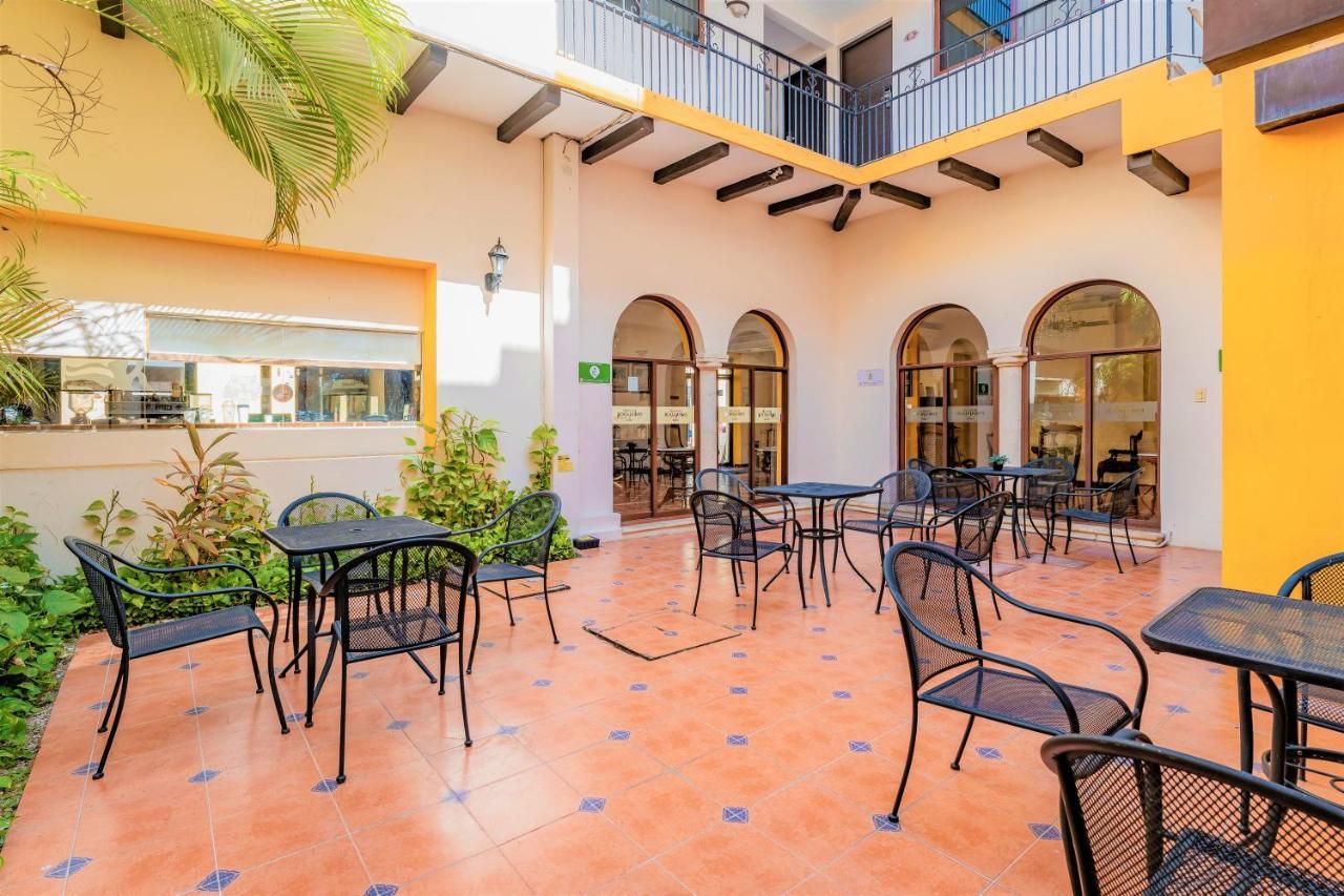 Maison Del Embajador 4*
