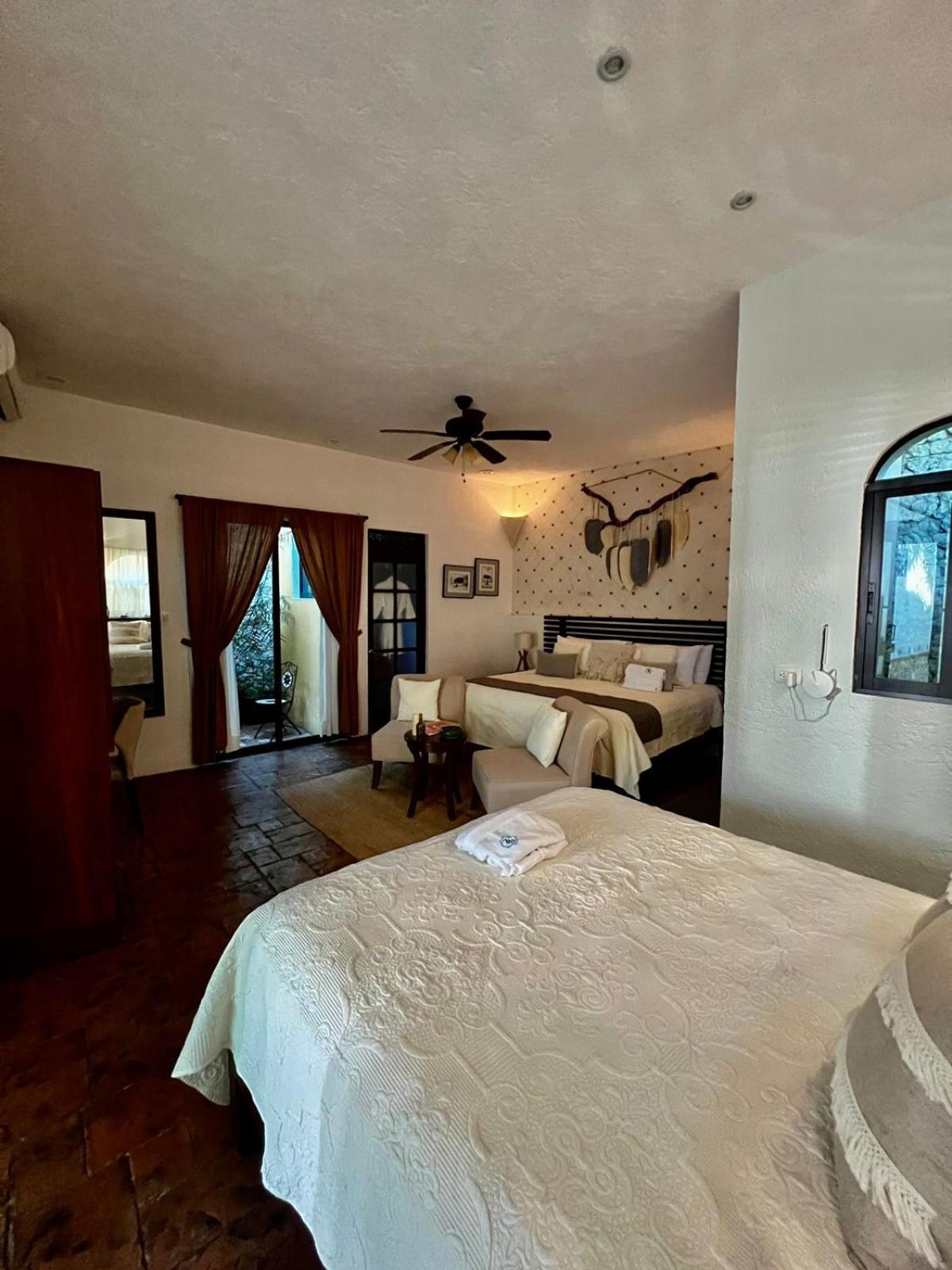 Casa Dos Lirios Boutique Bed & Breakfast 3*