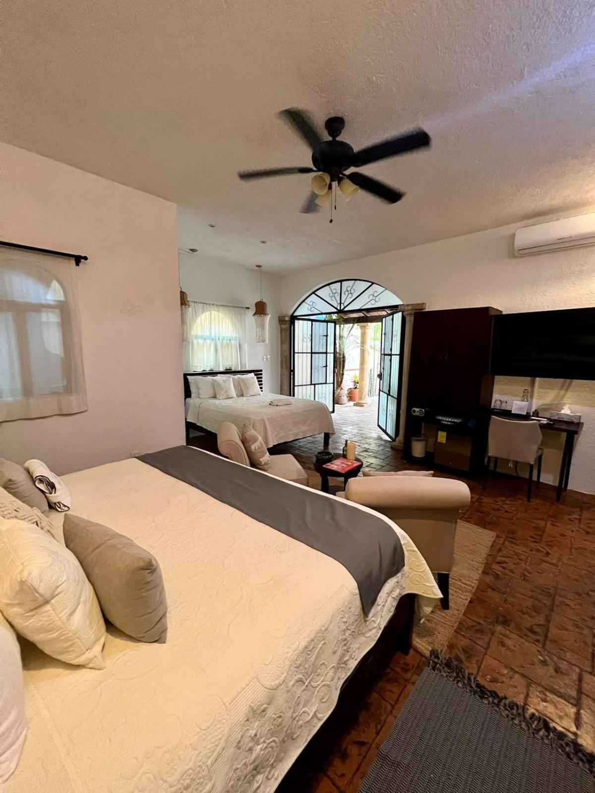 Casa Dos Lirios Boutique Bed & Breakfast 3*