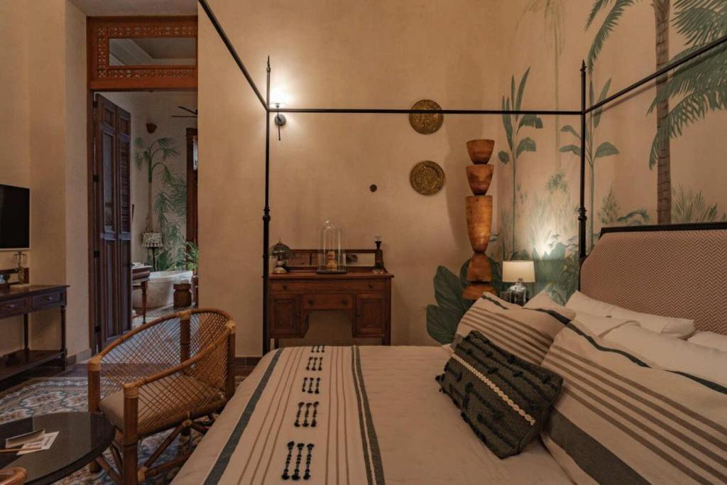 Casa Esther - Parque Santiago Merida