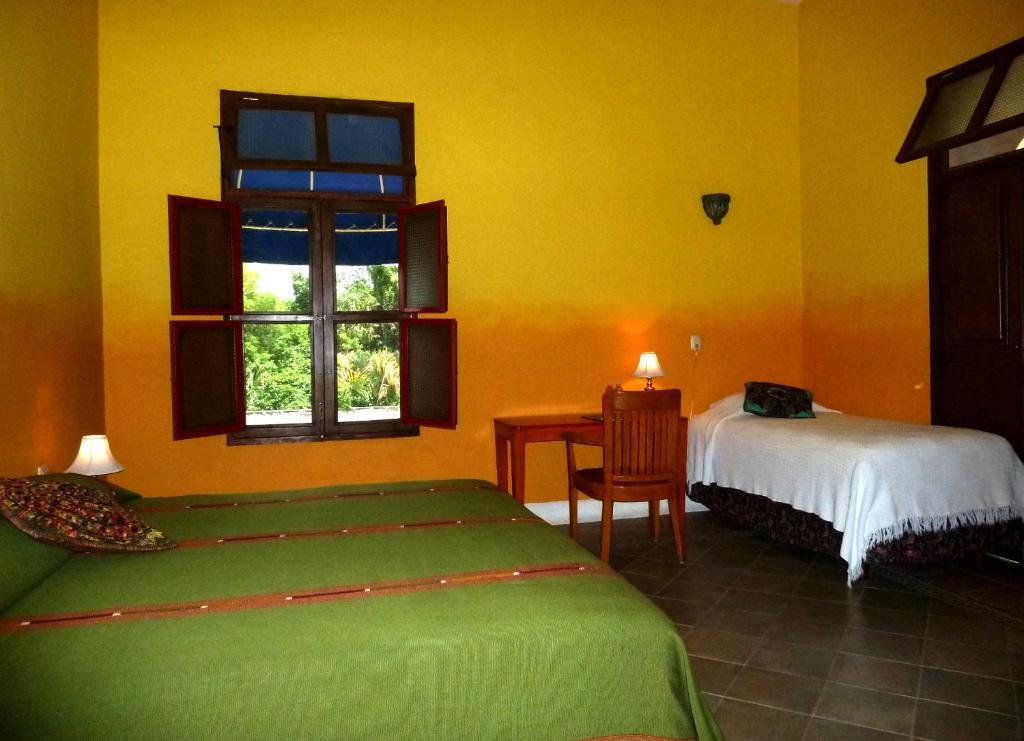 Hotel Medio Mundo