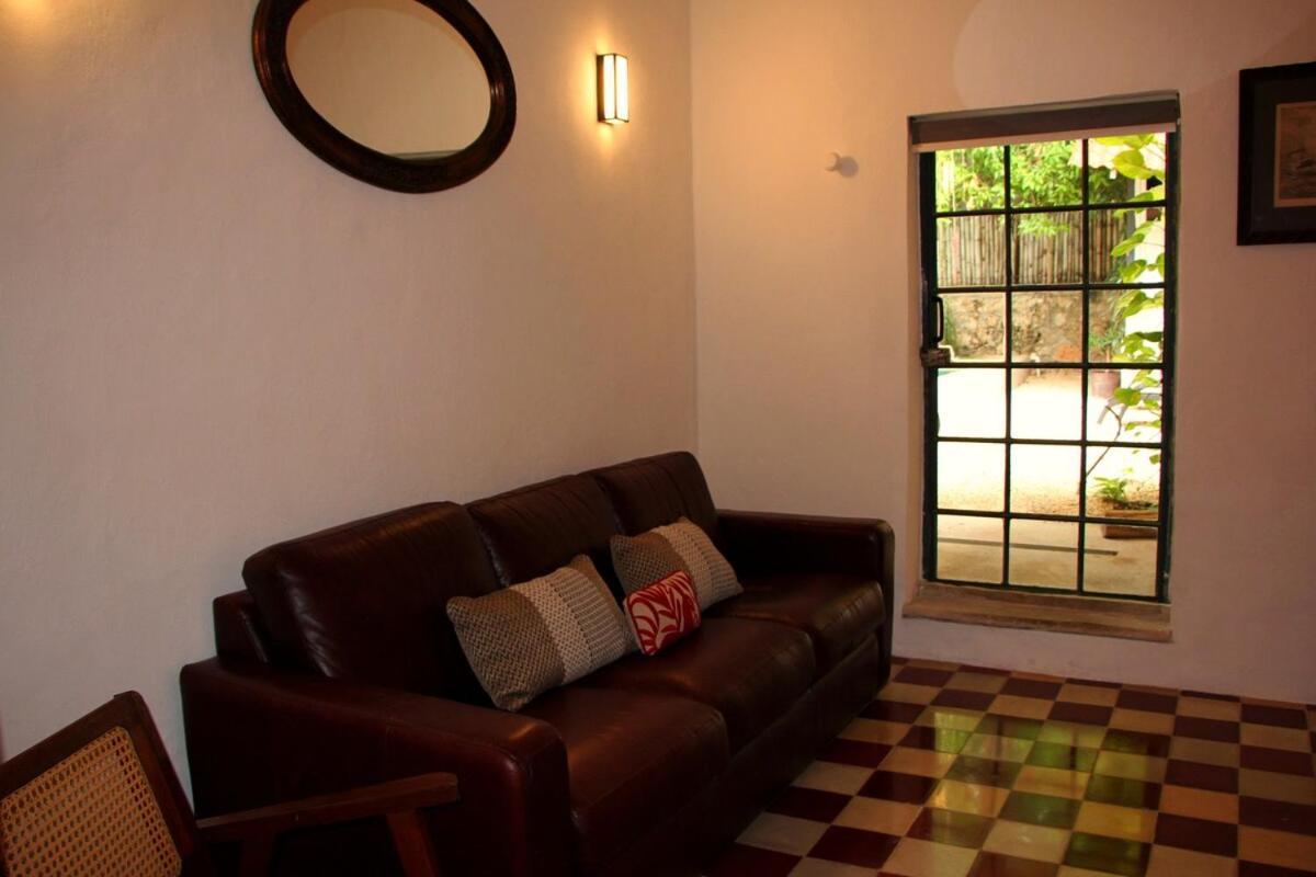 Villa Oasis With Natural Pool In The Heart Of *