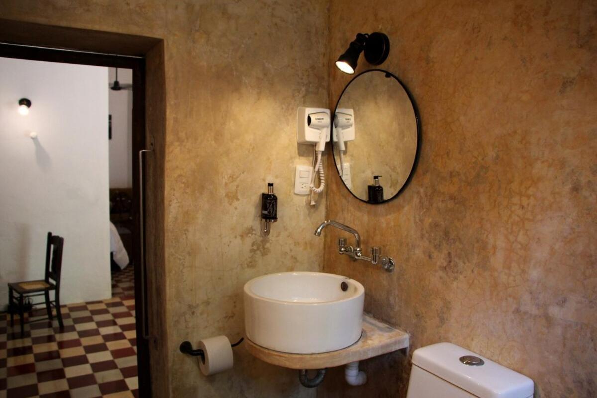 Villa Oasis With Natural Pool In The Heart Of *