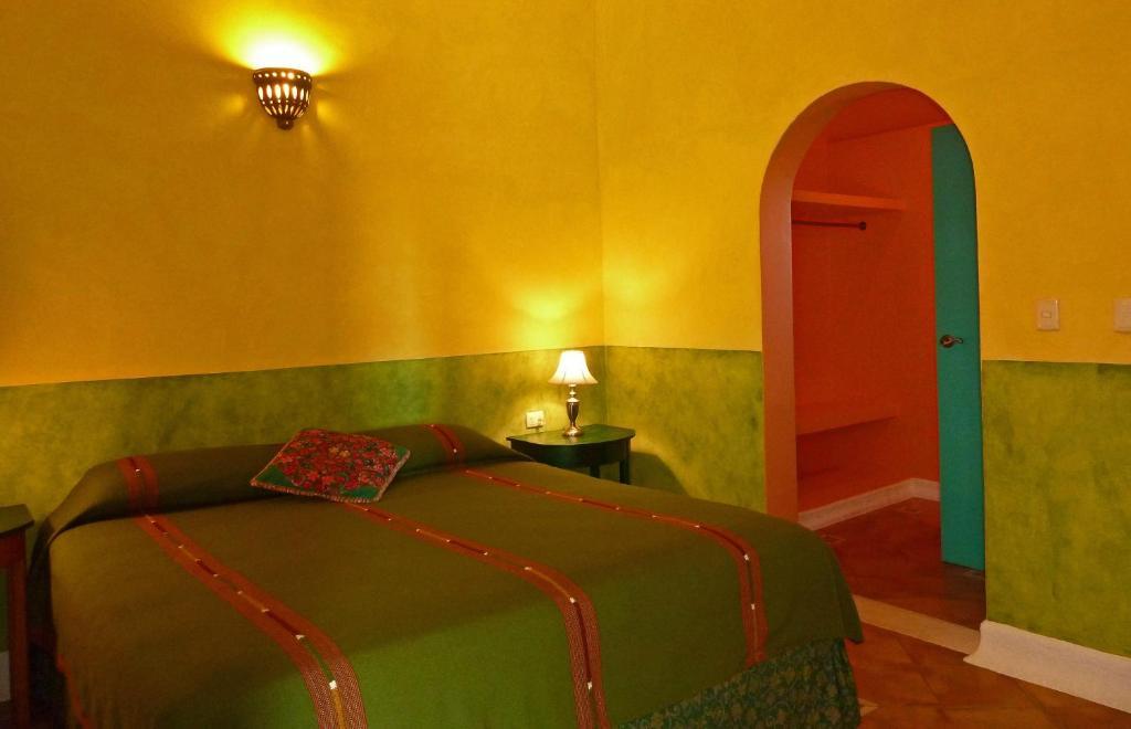 Hotel Medio Mundo 3*