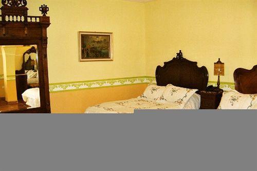 Hotel Casa De Columnas 4*
