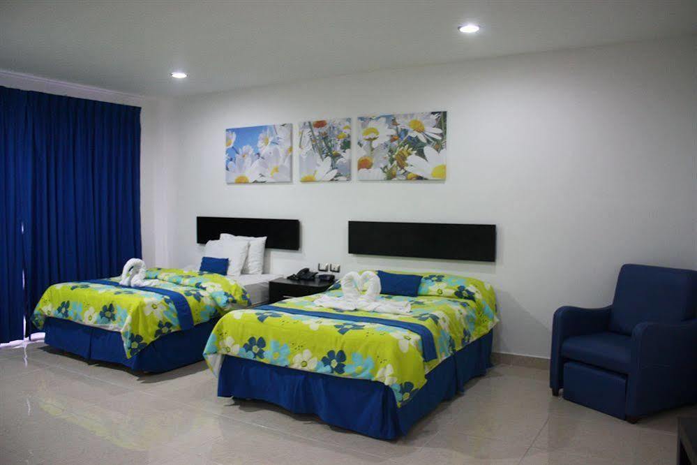 Embajadores Hotel