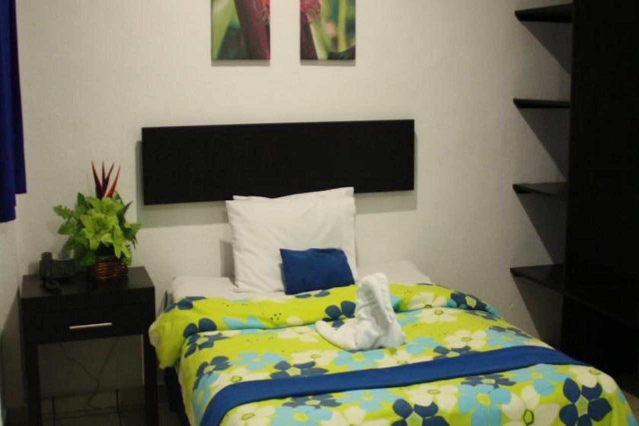 Embajadores Hotel