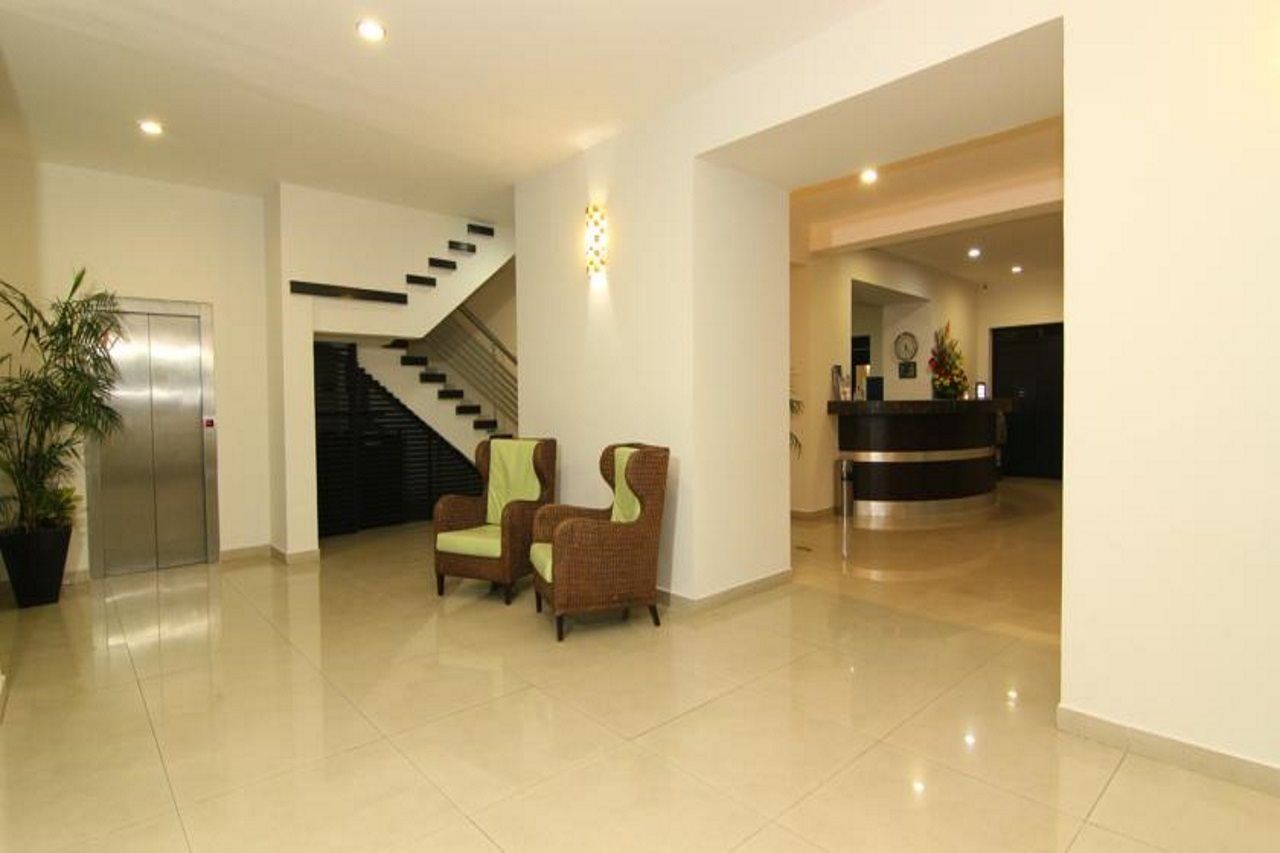 Embajadores Hotel