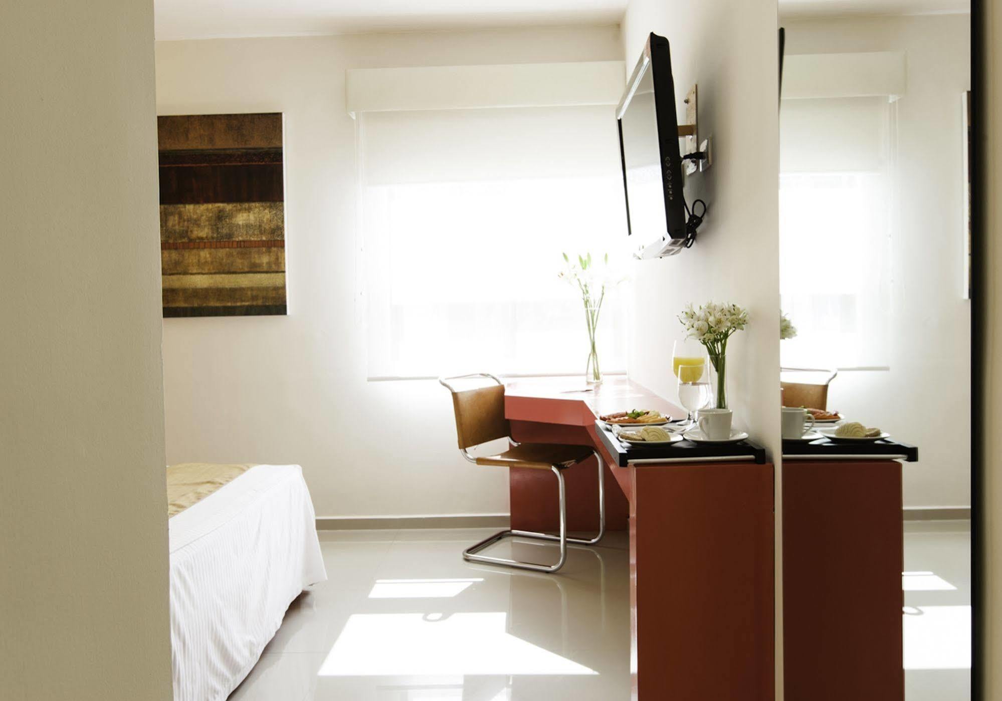 Mision Express Altabrisa Hotel