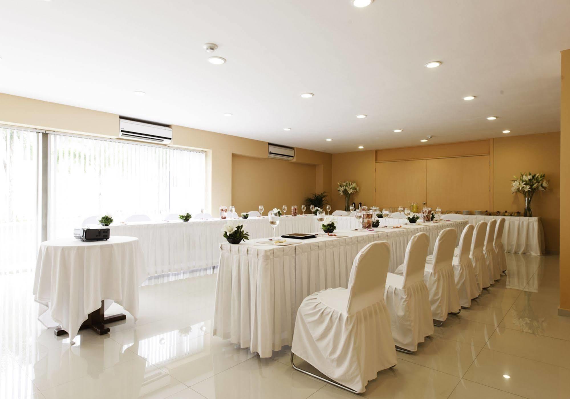 Hotel Mision Express Altabrisa Merida