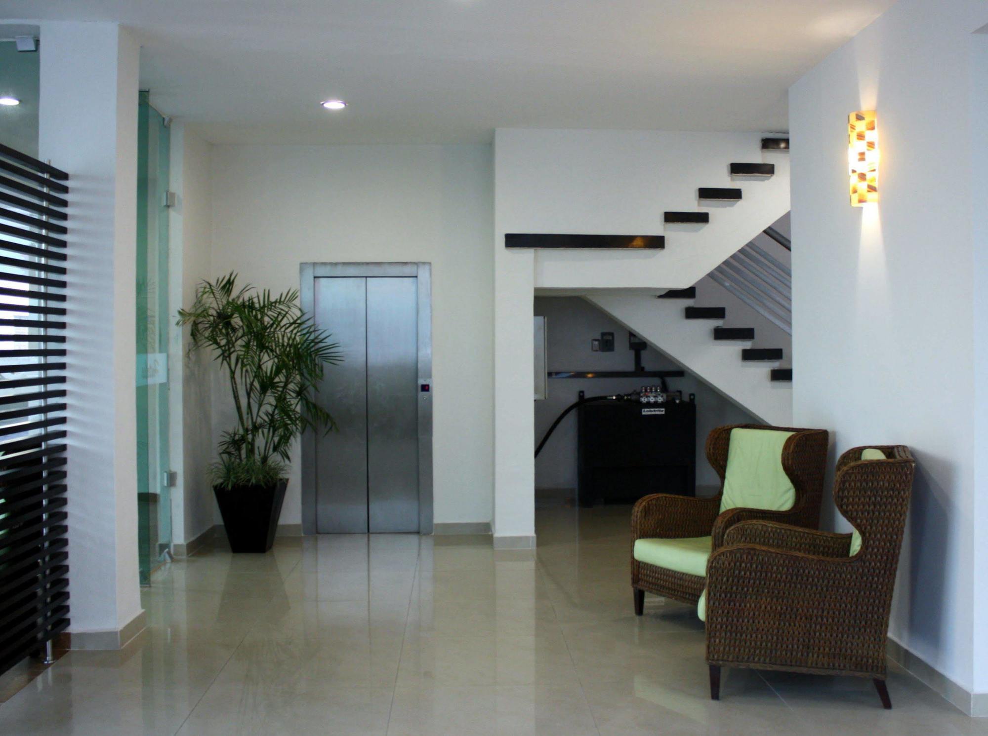 Embajadores Hotel 4*