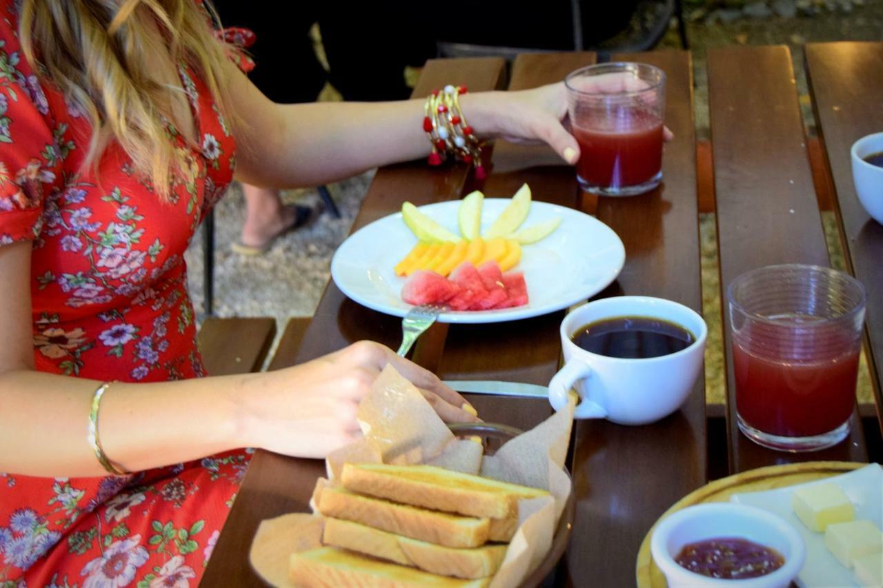 Siesta Fiesta & Hostal