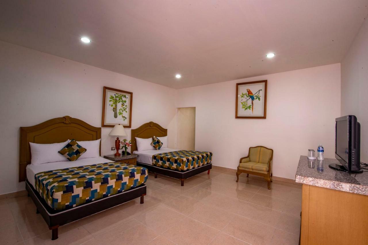 Embajadores Hotel