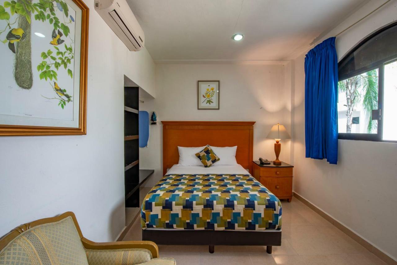 Embajadores Hotel 4*
