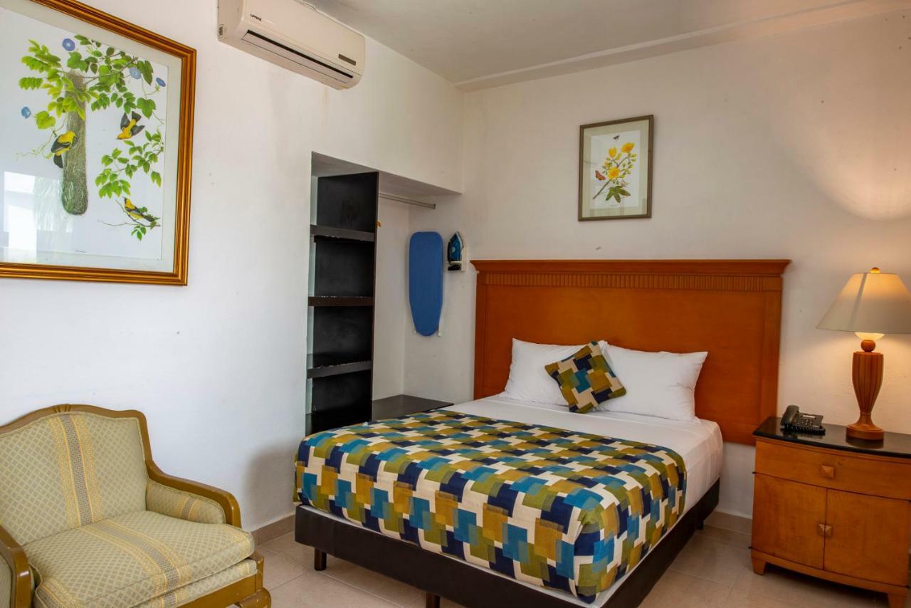 Embajadores Hotel