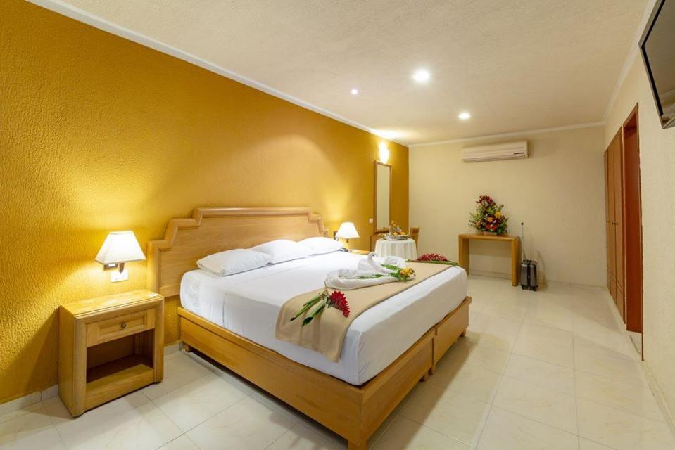 Tecnohotel Itzaes Hotel 3*