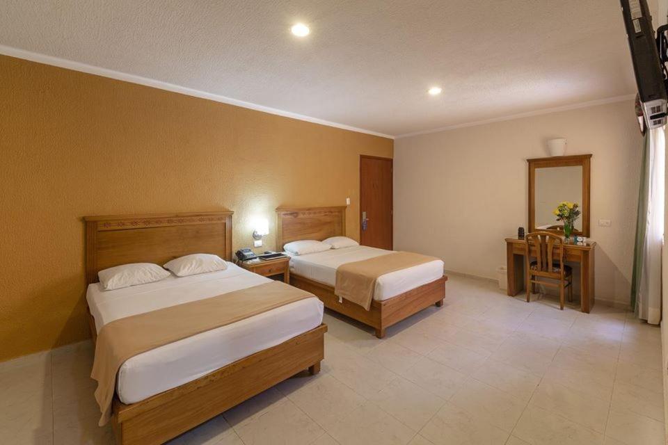 Hotel Tecnohotel Itzaes 3*