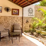 Casa Palmas By Majikal B&B