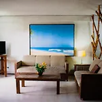 Suites Del Sol Hotel & Apartments