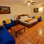 Hotel Holly