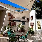 Rosa Mexicano Hostal