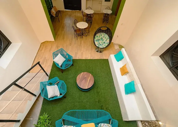 Nido Colibri - Private Rooms And Hostel Dorms In Remate De Paseo Montejo