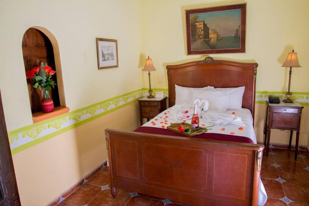 Casa De Las Columnas Una Experiencia De Otra Epoca Holiday home