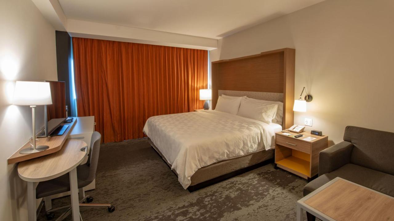 Inn&suites - La Isla, An Ihg