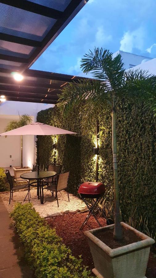 Casa Hector, Con Jacuzzi, Cerca Del Foro Gnp. Holiday home *