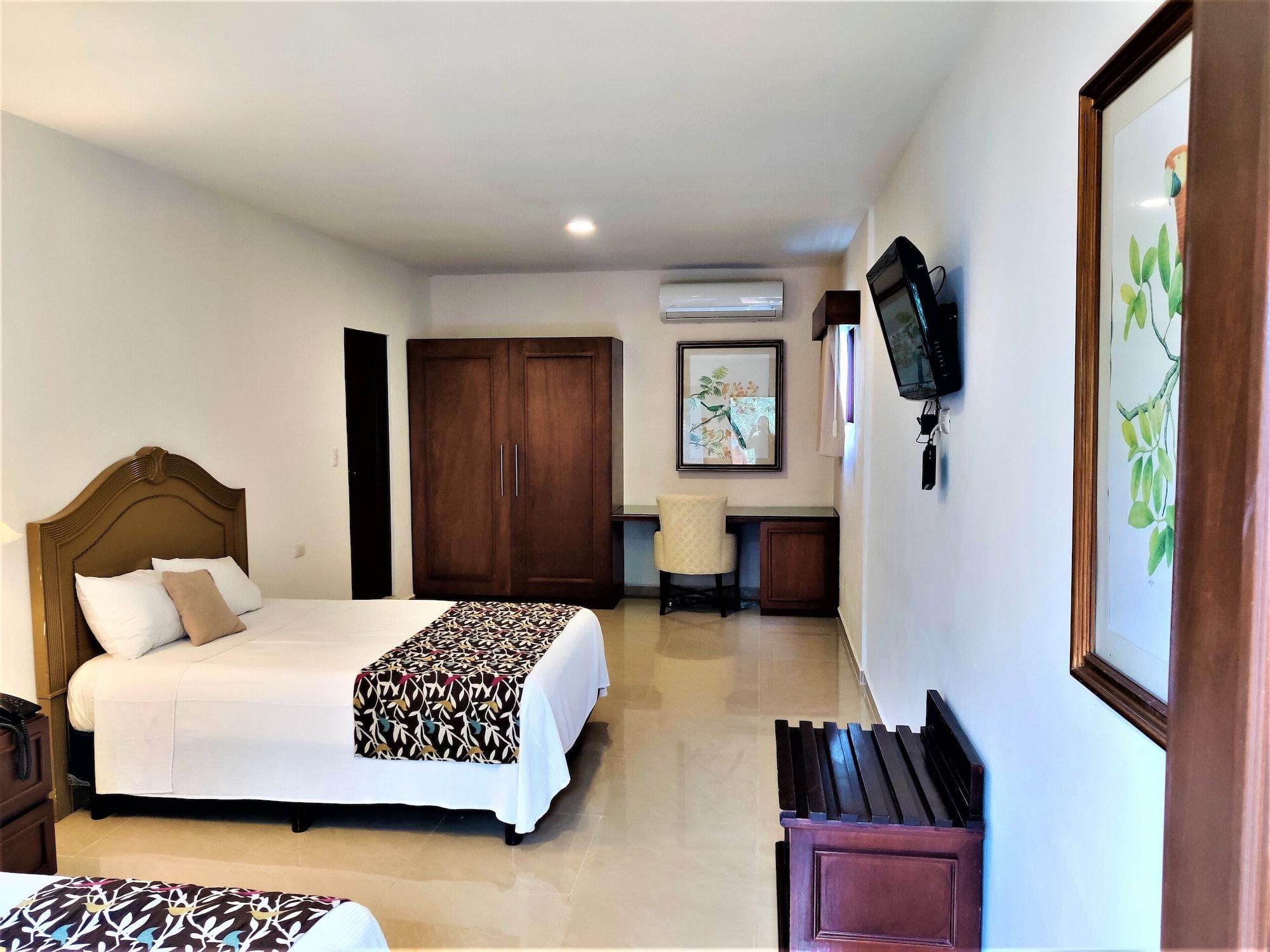 Hotel Maison Del Embajador 4*