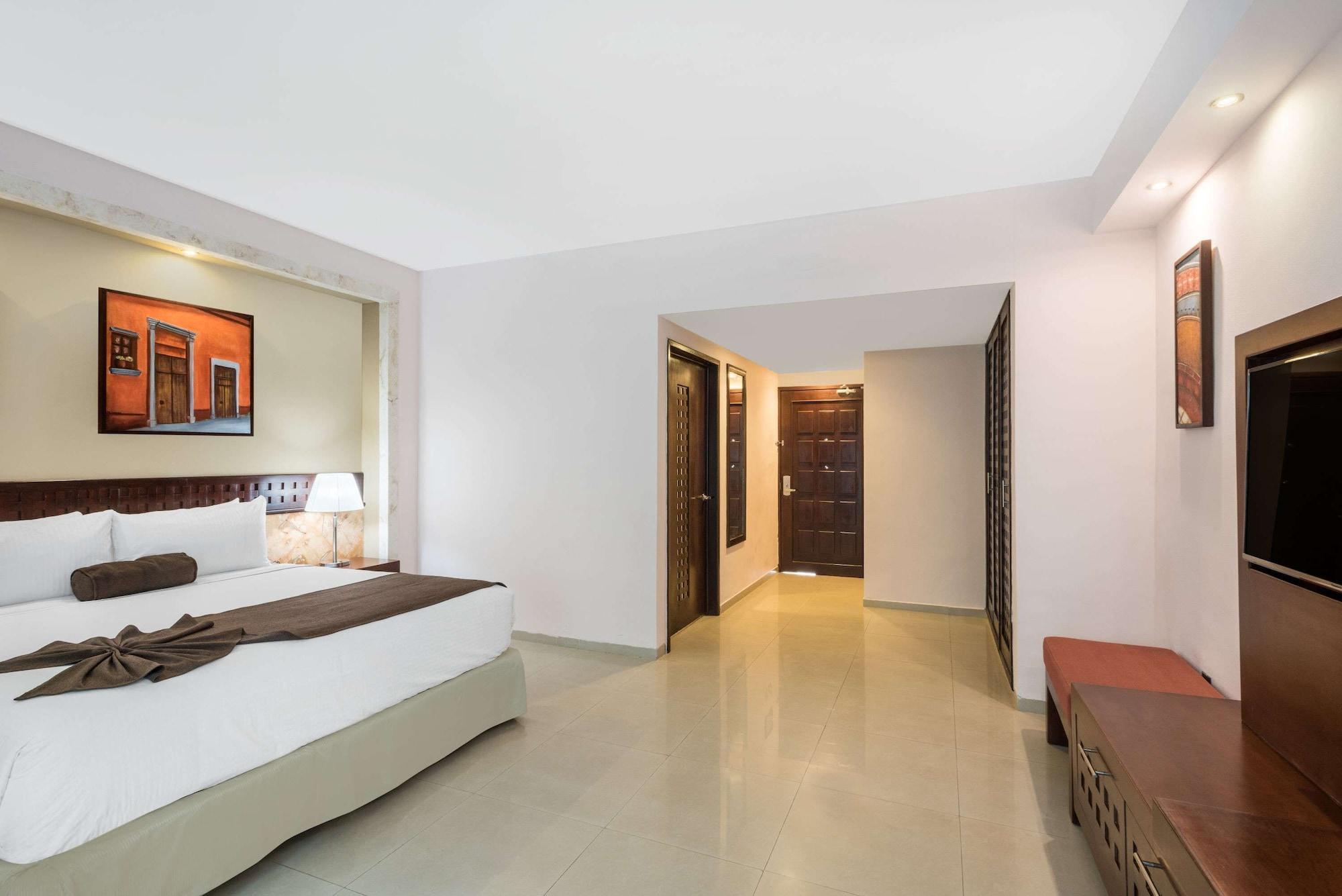 Wyndham Hotel 5*