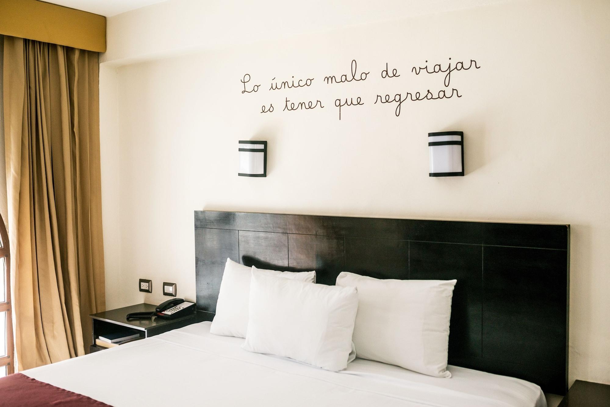 Colonial De Hotel