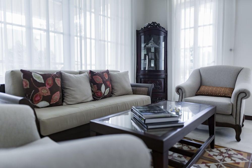 Delfina Mansion Boutique Hotel