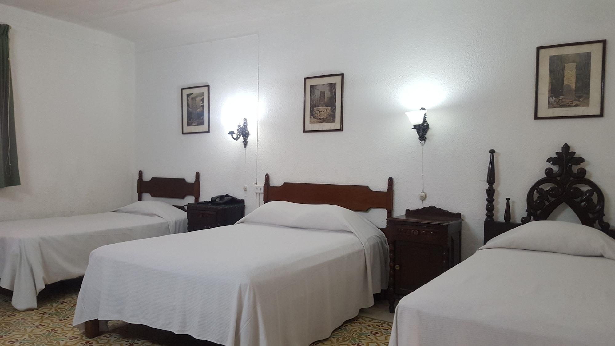 Hotel Toledo & Galeria 3*