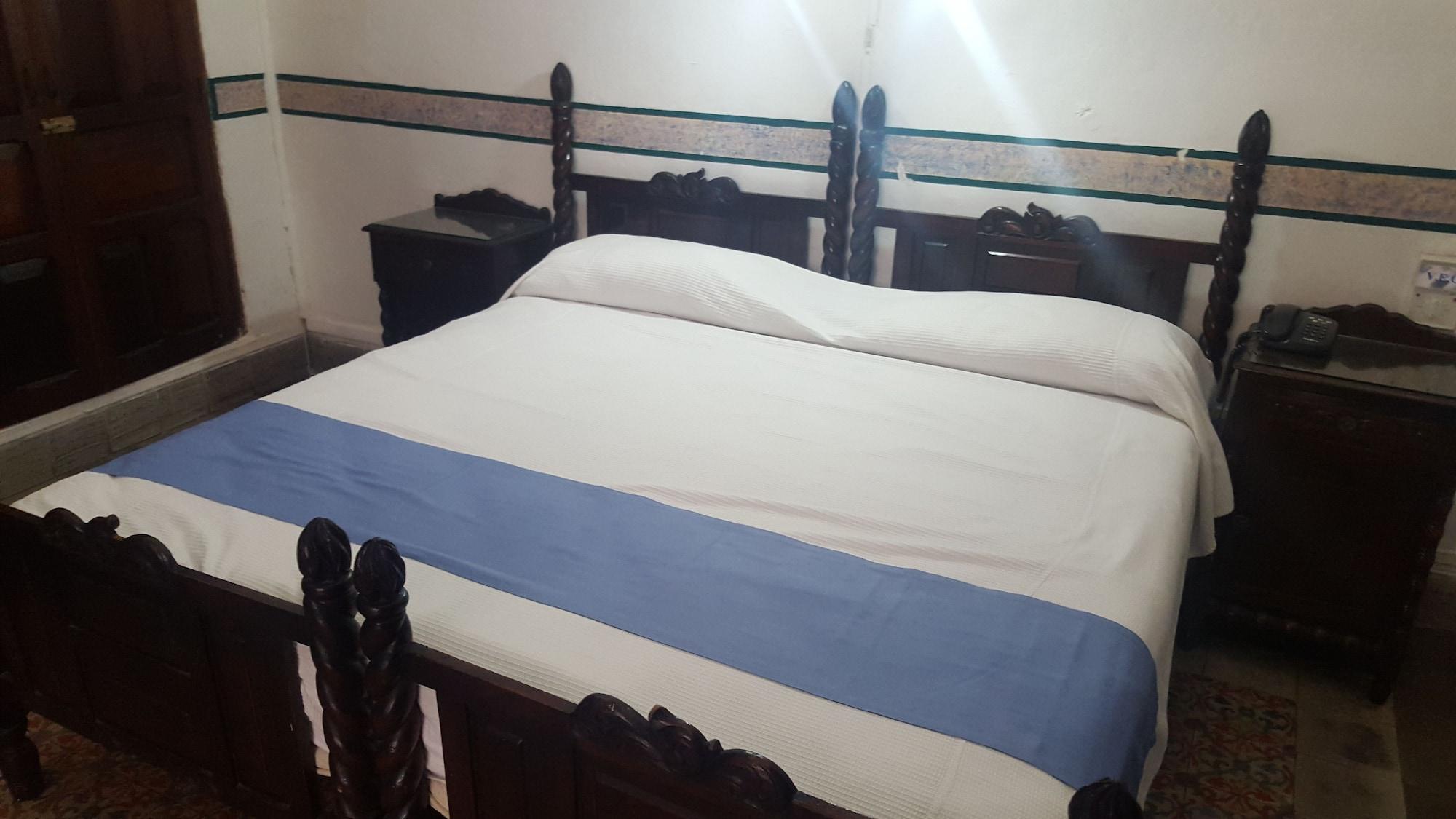 Toledo & Galeria Hotel 3*