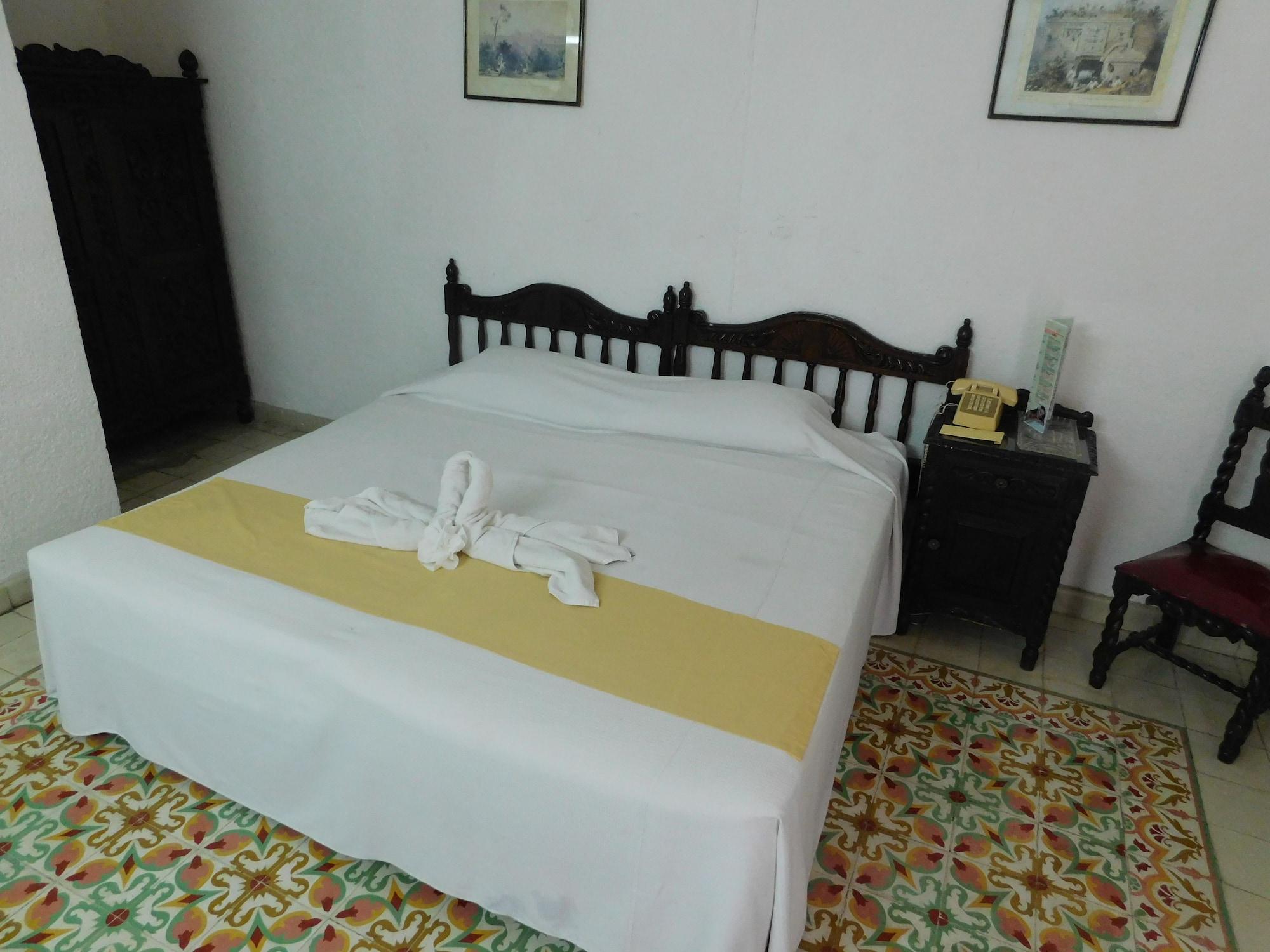 Hotel Toledo & Galeria 3*