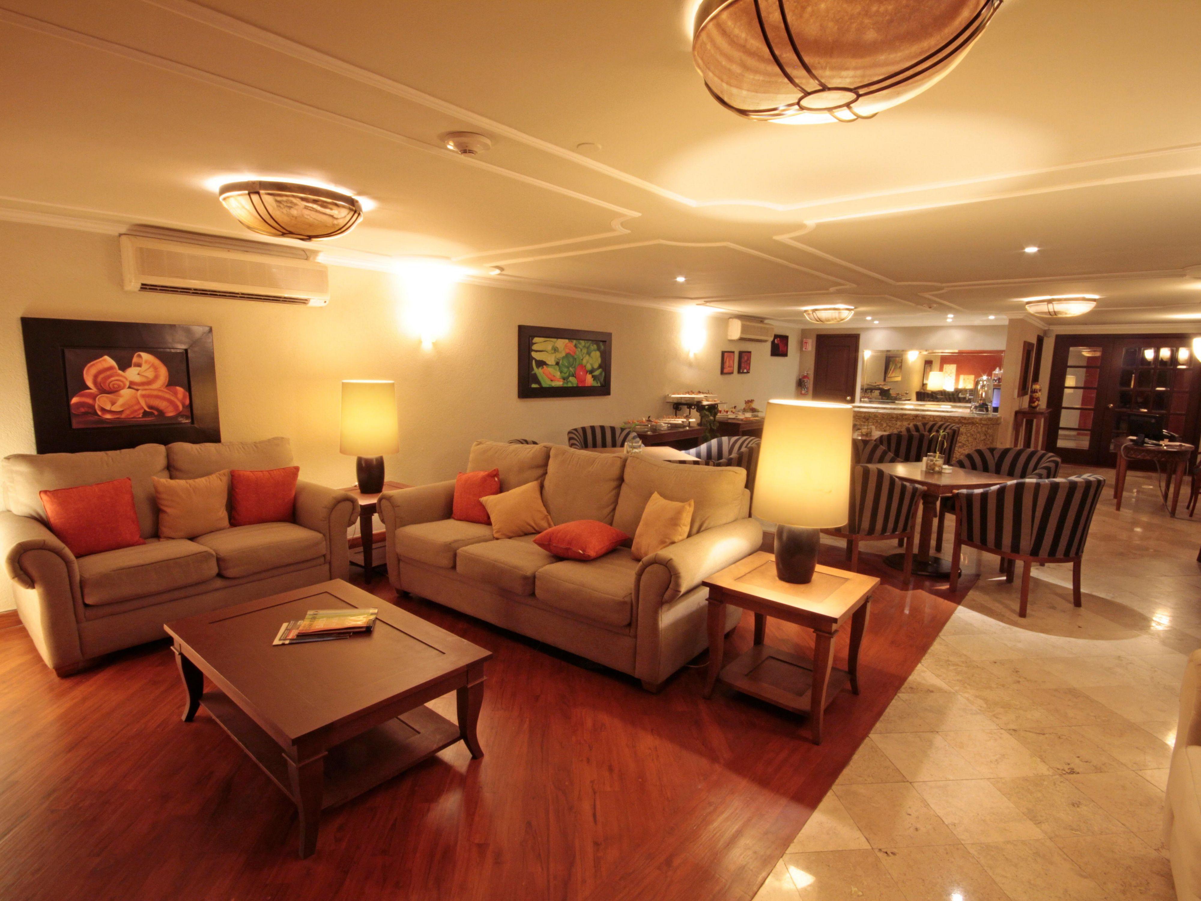 Mercedes Curio Collection By Hilton