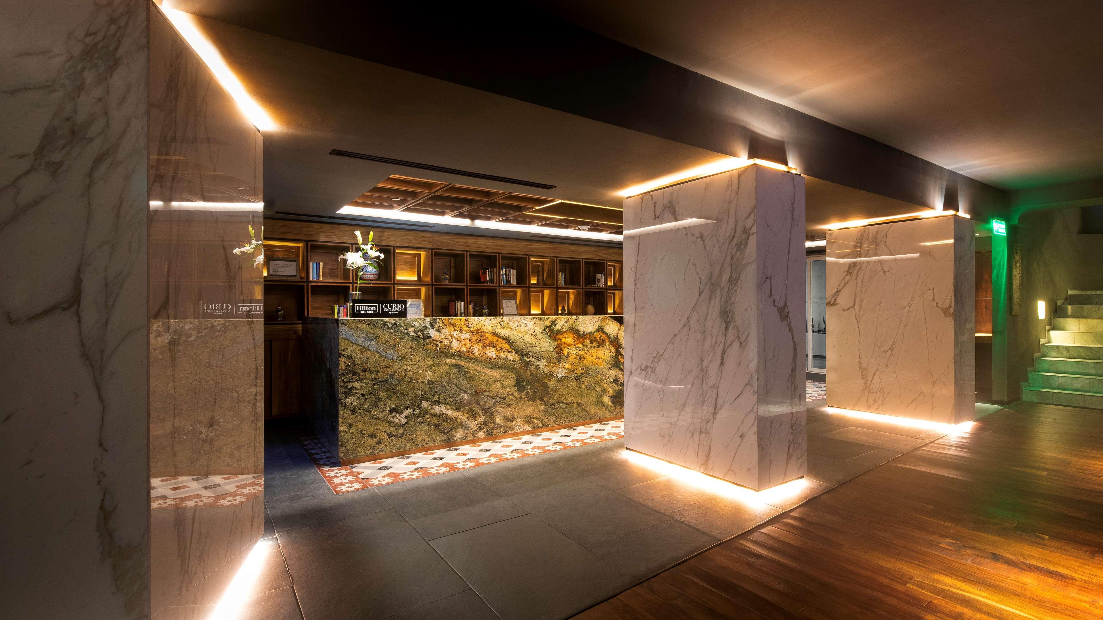 Mercedes Curio Collection By Hilton