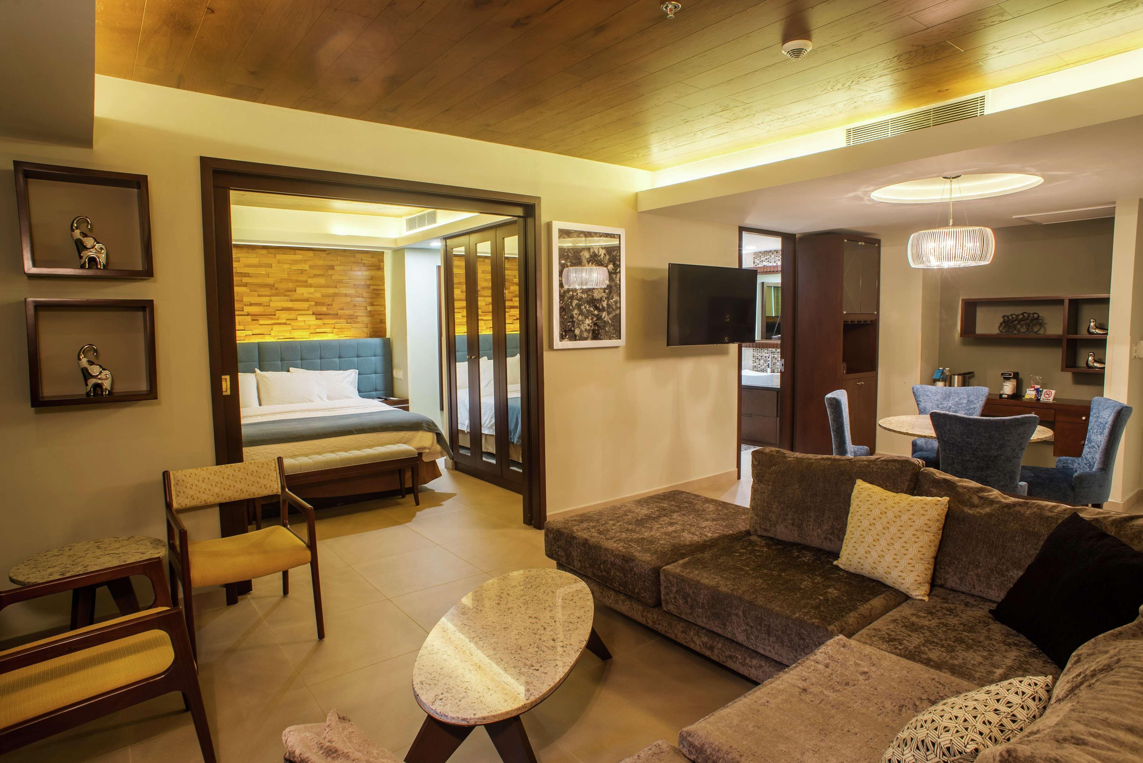 Hotel Hampton By Hilton 3*
